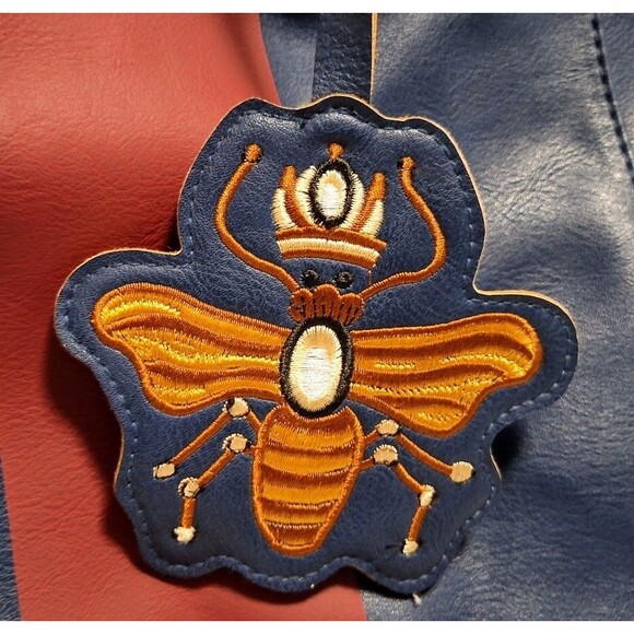 SAKS FIFTH AVENUE NAVY BLUE QUEEN BEE FAUX LEATHER PLEATHER TOTE HANDBAG - Picture 2 of 11